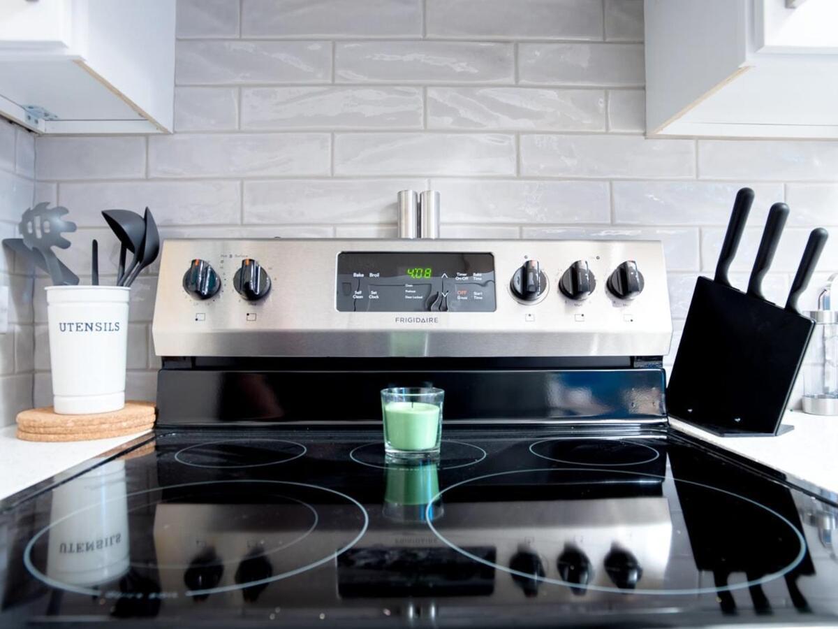 Gorgeous 2Br Condo W Parking Patio Coffee! YYC Exterior foto