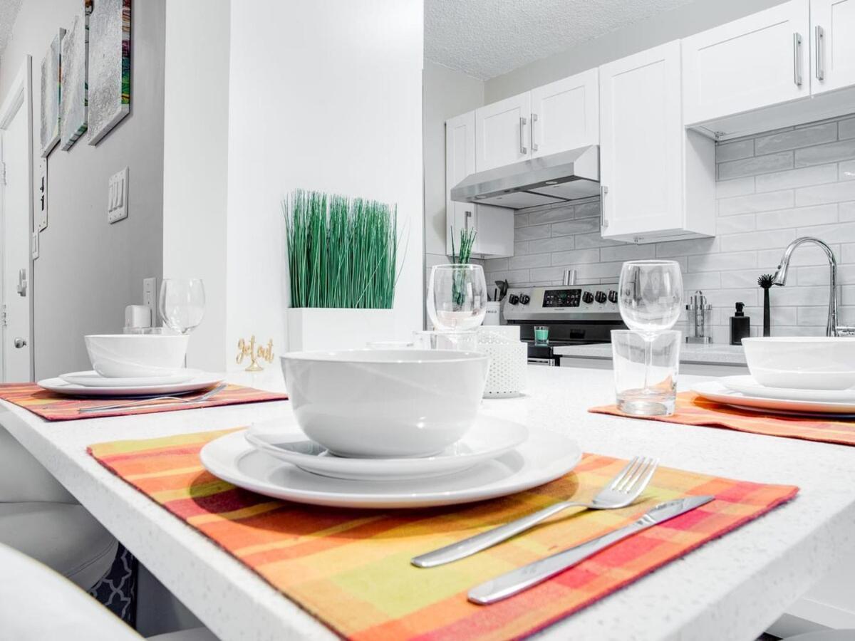 Gorgeous 2Br Condo W Parking Patio Coffee! YYC Exterior foto